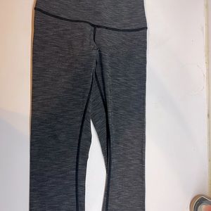 Lululemon grey crop leggings